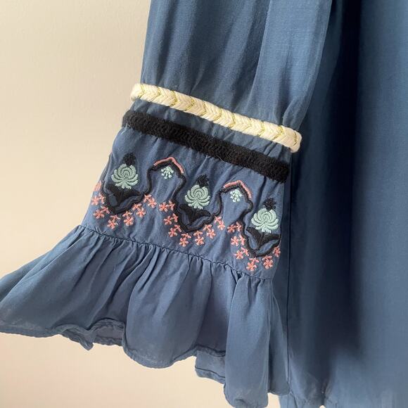 Francesca's Blue Rain Boho Embroidered Bell Sleeve Top Sz M - Picture 2 of 6
